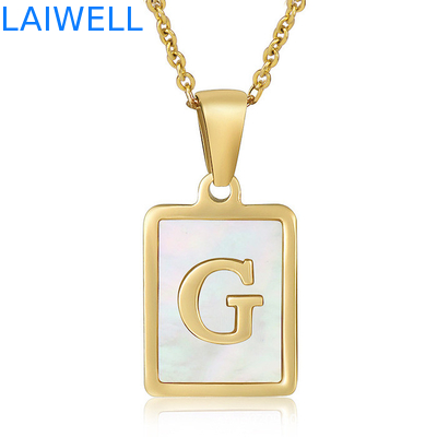 Semplice 15*12MM in acciaio inossidabile 3D Shell Letter Necklace Donna Titanio Acciaio 26 Letter Pendenti