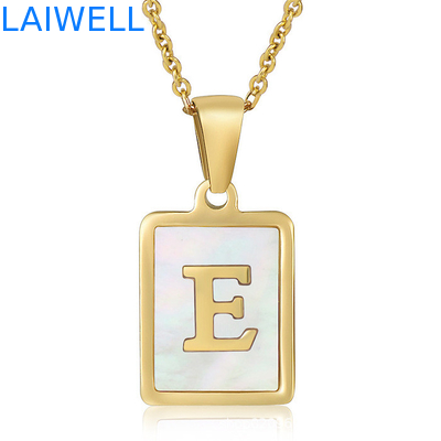 Semplice 15*12MM in acciaio inossidabile 3D Shell Letter Necklace Donna Titanio Acciaio 26 Letter Pendenti