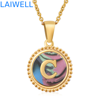Gioielli unici 16MM 18K oro placcato in acciaio inossidabile 3D Conchiglia Lettera Collare Lettera femminile Pendenti