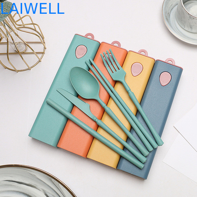 Green Sustainable Wheat Straw Fiber 5-PC Pull Out Cutlery Set Eco Reusable Tableware Accessori Design elegante per usi multipli