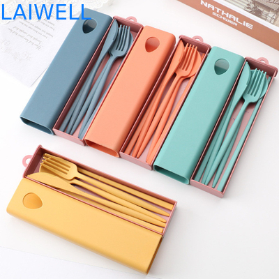Disegno elegante portatile sostenibile Set di posate a 4 PC Servitaio da tavola Accenti Amico dell'ambiente Grano paglia Fibra resistente al calore e materiali ecologici per alte temperature