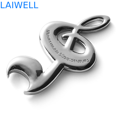 Progettazione in lega di zinco di placcaggio d'argento delle note di musica delle apribottiglie 73*40mm del metallo