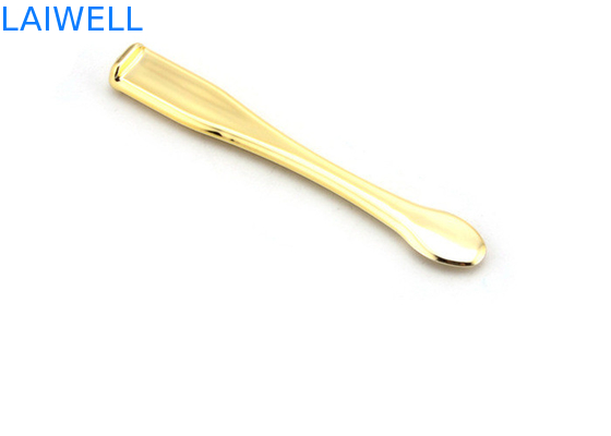 Il metallo su ordinazione oro della pressofusione ha placcato il cucchiaio in lega di zinco di trucco della crema di fronte che timbra incisione