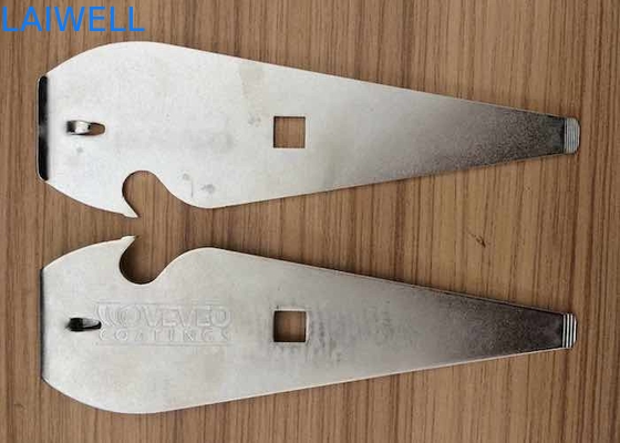 Stampaggio in metallo CNC 140*29MM Stampaggio a foratura su misura Stampaggio a sabbia d'argento Blasting Metal Ferro Vernice Lavoratore di lattine per il mercato mondiale