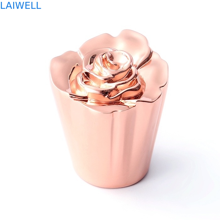 Design unico di lusso moderno Placcatura in oro Colore Lega di zinco pressofusa Tappi per bottiglie di profumo Adatti alla maggior parte delle bottiglie come da design richiesto