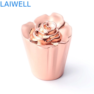 Design unico di lusso moderno Placcatura in oro Colore Lega di zinco pressofusa Tappi per bottiglie di profumo Adatti alla maggior parte delle bottiglie come da design richiesto